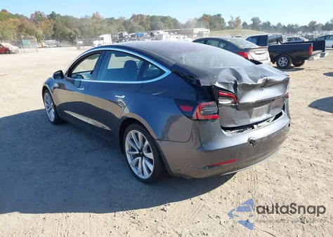 2018 Tesla Model 3 Long Range/Mid Range z USA, uszkodzony, nr VIN 5YJ3E1EA1JF019973